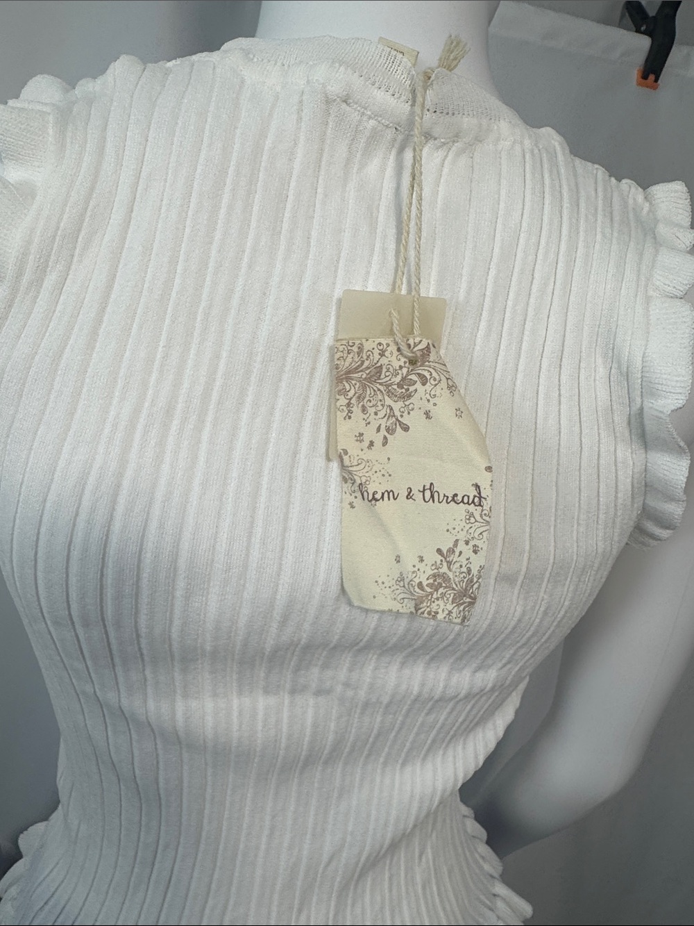 NWT Hem & Thread Ivory Ribbed Ruffle Knit Tank Top Medium - Picture 10 of 10